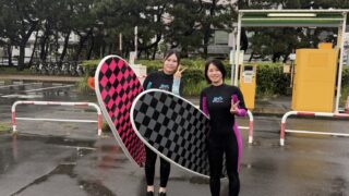 初サーフィンに挑戦